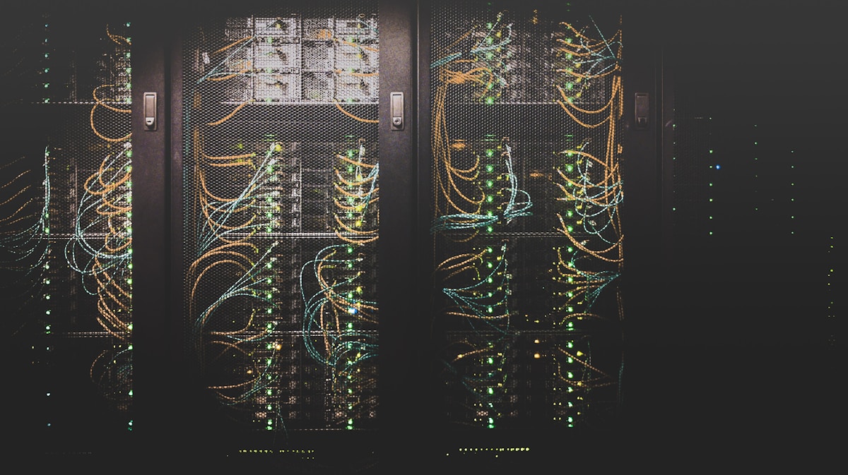 Netzwerk-Server-Visualisierung als Metapher für ein KI-Routing-Gateway
